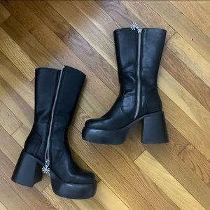 Delia’s Dolls Kill 70s platform boots